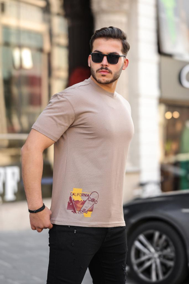 Großhändler TRICKO - Kurzärmliges Herren-T-Shirt mit Rundhalsausschnitt und CALIFORNIA-Aufdruck auf beiden Seiten