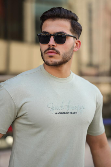 Grossiste TRICKO - T-shirt homme manche courte col rond imprimé SPEECH THERAPY  en 3D
