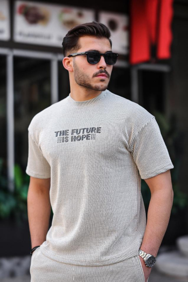 Großhändler TRICKO - Kurzärmliges, übergroßes Rundhals-T-Shirt für Herren mit dem Aufdruck „Die Zukunft ist Hoffnung“.