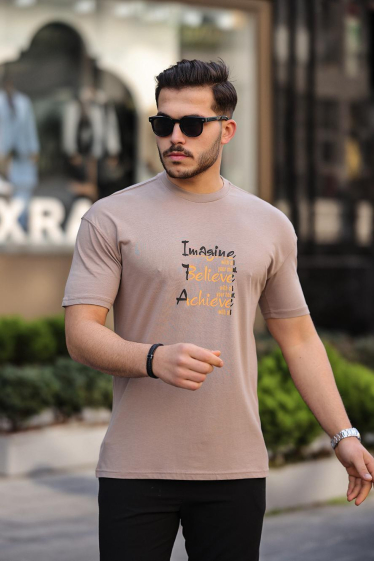 Großhändler TRICKO - MC-Rundhals-T-Shirt für Herren mit beidseitigem 3D-Druck „Imagine belive achive“.