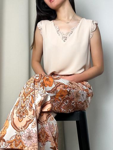 Wholesaler Unika Paris - Elegant embroided blouse