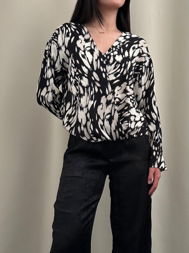 Wholesaler Unika Paris - Abstract print wrap blouse