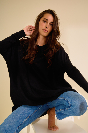 Großhändler Van Der Rock - Oversized plain sweater with long sleeves and round neck