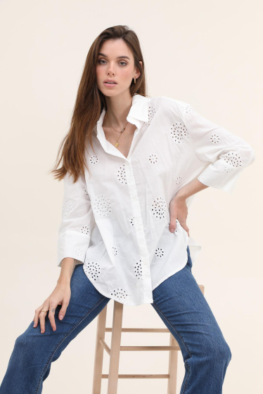 Wholesaler Vega's - Cotton shirt with English embroidery