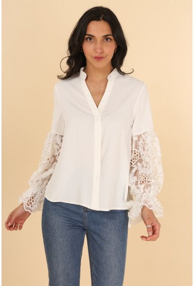 Wholesaler Vega's - Plain shirt with lace on the back and sleeves