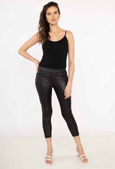 Wholesaler Vera Fashion - Leather effect leggings with pearls on a velvet band on the sides
