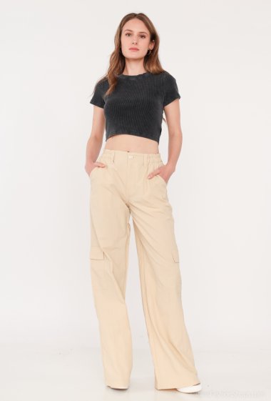 Wholesaler Voyelles - Plain color cargo pants with flap pocket.