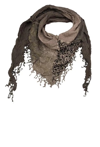 Wholesaler VS PLUS - Triangle scarf with leopard print and lace