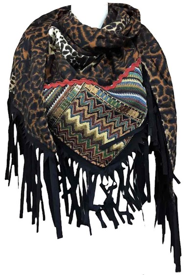 Wholesaler VS PLUS - Large leopard print triangle scarf with suede fringe