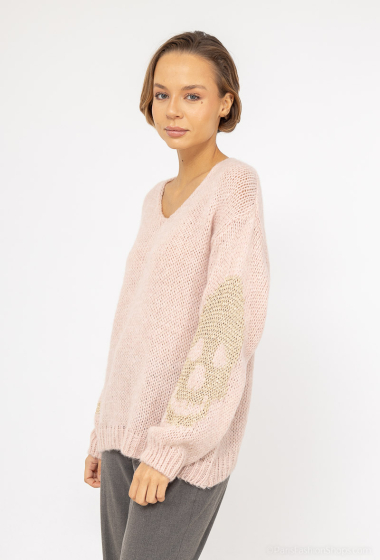Wholesaler Willow - V neck knit with skulls on the sleeves
