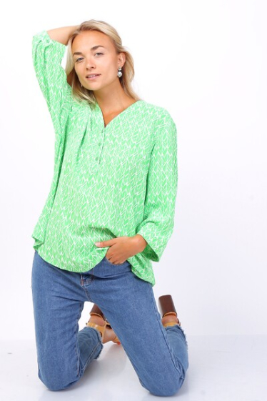 Wholesaler World Fashion - Flowy & casual GT blouse with 3/4 sleeves - Geometric print