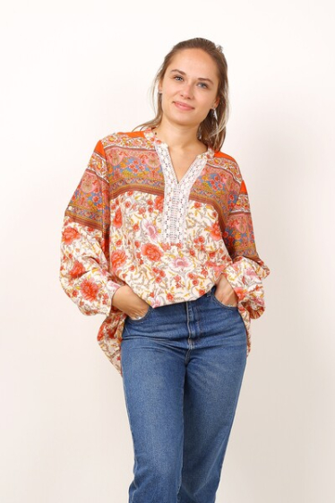 Wholesaler World Fashion - Flowy & casual GT long-sleeved blouse - Floral print