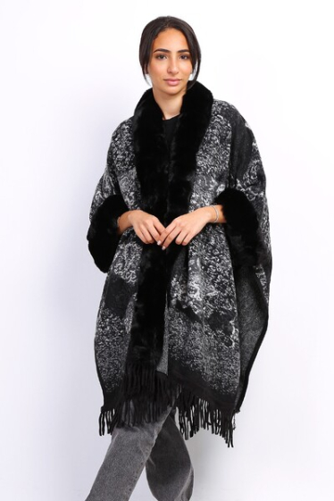 Wholesaler World Fashion - GT synthetic fur poncho - Printed