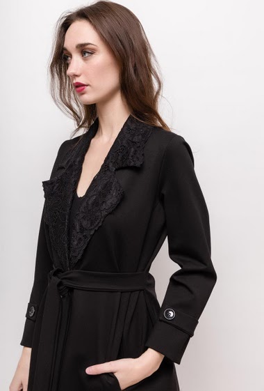 Long coat with lace collar