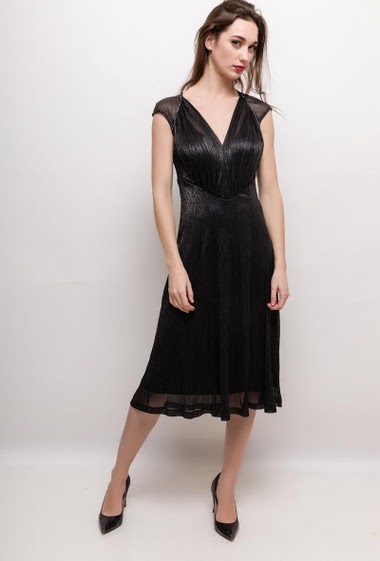 Wholesaler YOURS Paris - Pleated shiny dress