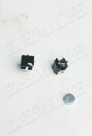 Grossiste Z. Emilie - Boucle d'oreille aimant zirconium carré 6mm