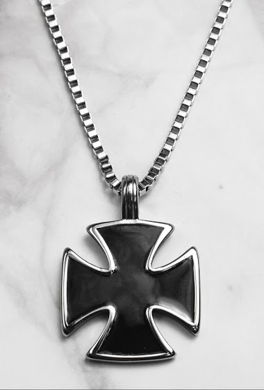 Mayorista Z. Emilie - Maltese cross steel necklace