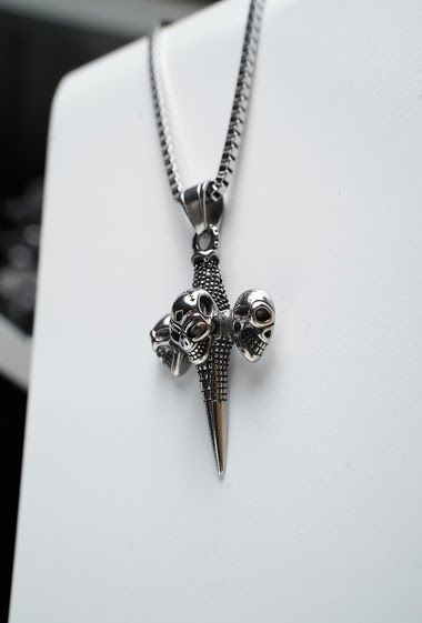 Wholesaler Z. Emilie - Triple skull steel necklace