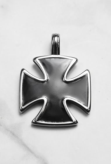 Wholesaler Z. Emilie - Maltese cross steel pendant
