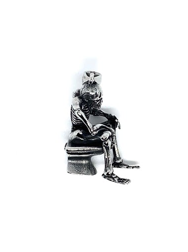 Wholesaler Z. Emilie - Skeleton on toilet steel pendant