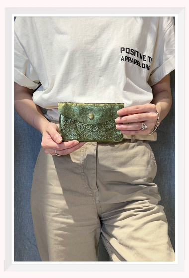 Wholesaler Z & Z - Large format iridescent leather wallet