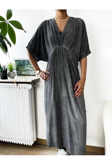 Wholesalers Zafa - The faded dress, with its maxi length and short sleeves.