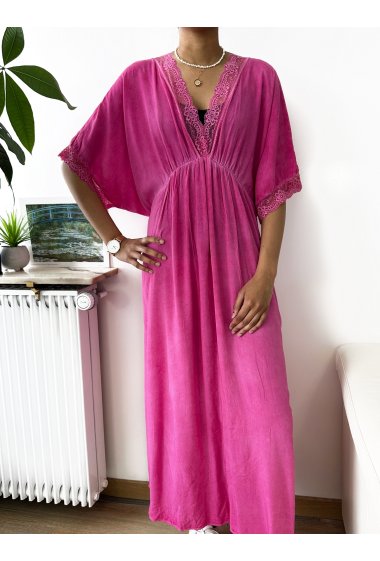 Wholesaler Zafa - The faded dress, with its maxi length and short sleeves.