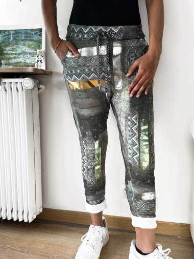Wholesaler Zafa - Crinkled suede jogger pants with print