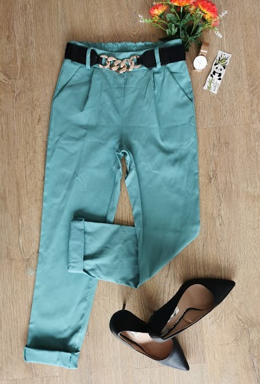 Wholesaler Zafa - Carrot cut pants with elastic and a chain belt