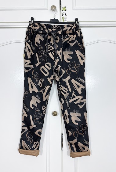 Suede pants with front pocket and print.
