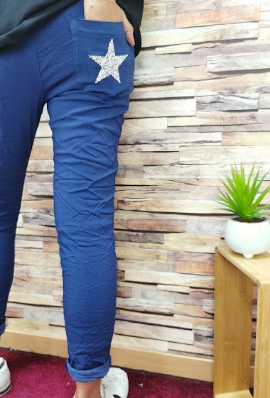 Trousers with pocket on the sides, star patch on back pockets.