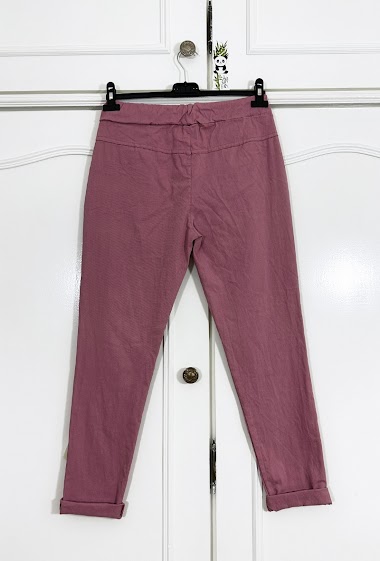 Plain trousers, with side pocket and star patch.