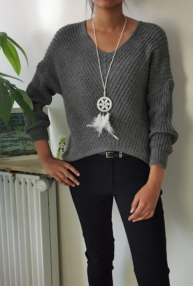 Wholesaler Zafa - V-neck chunky knit sweater with collar.