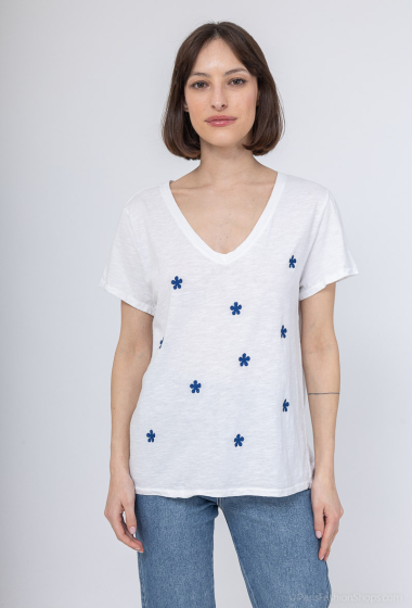 Mayorista Zelia - Camiseta de algodón bordada con flores con cuello en V