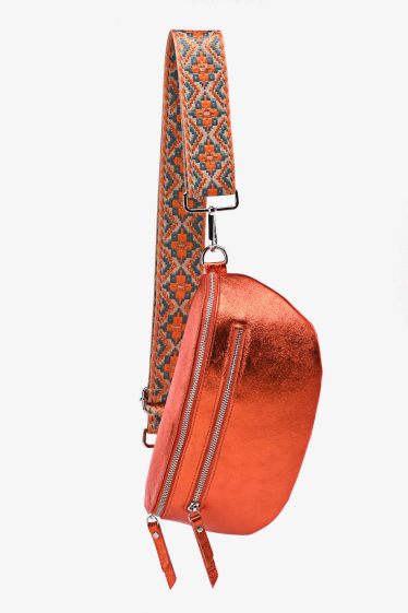 Wholesaler Zevento - ZE-9004-MT-004B Metallic leather fanny pack with patterned shoulder strap