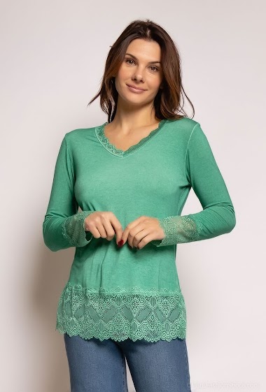 Wholesaler zh  skin - blouse with lace edges
