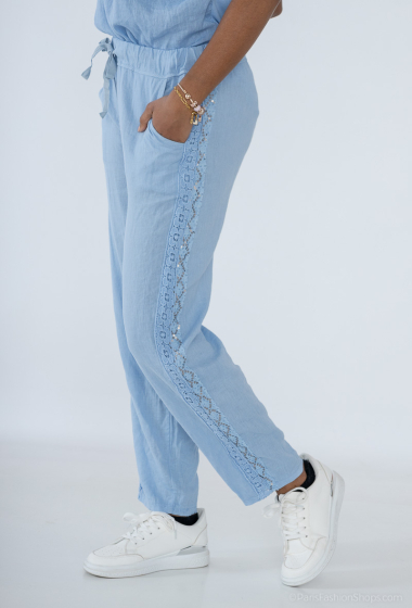 Plain linen pants with lace on the sides, pockets at the front and back - For Her Paris