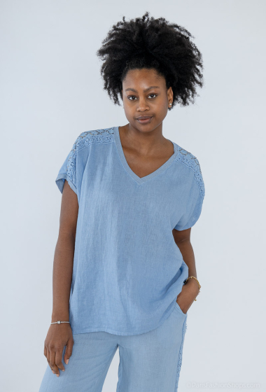 Plain oversized top in cotton linen with lace on the shoulders V-neck short sleeves - For Her Paris